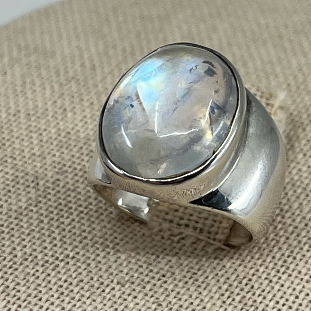 Vintage Sterling Silver Rainbow Moonstone Ring – Size 5 – Bold Artisan Design - Picture 3 of 17